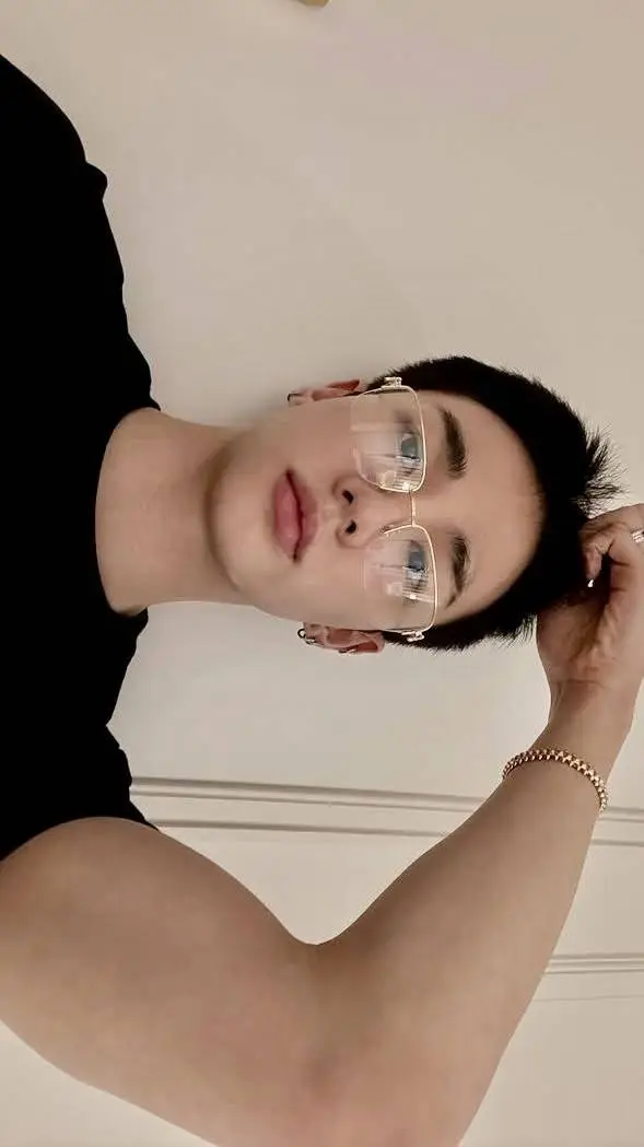 ai character: hyunjin background