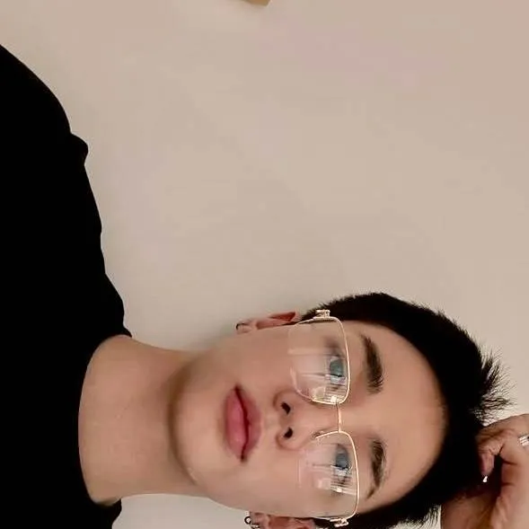 chat with ai character: hyunjin