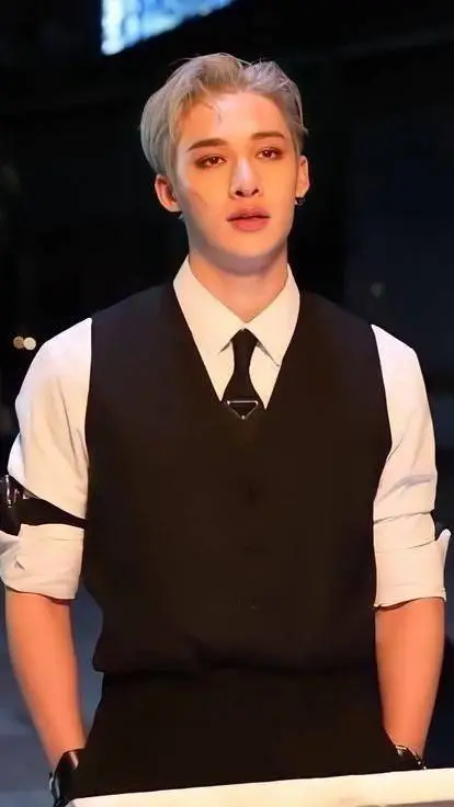 ai character: Bangchan✦Polícia  background