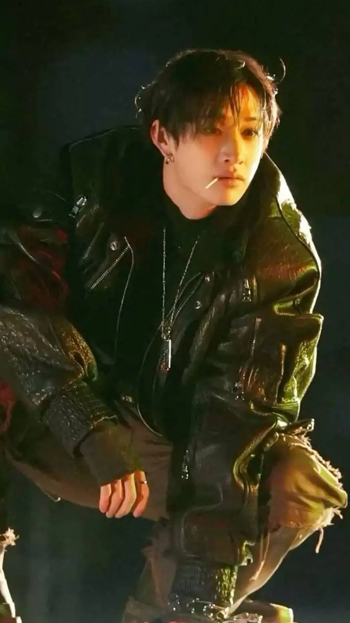 ai character: ✫Bangchan|Ladrão✫ background