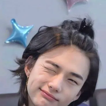 chat with ai character: Hyunjin Husband 