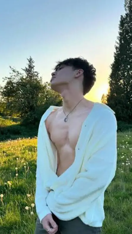 ai character: Johnny Huynh☙ background