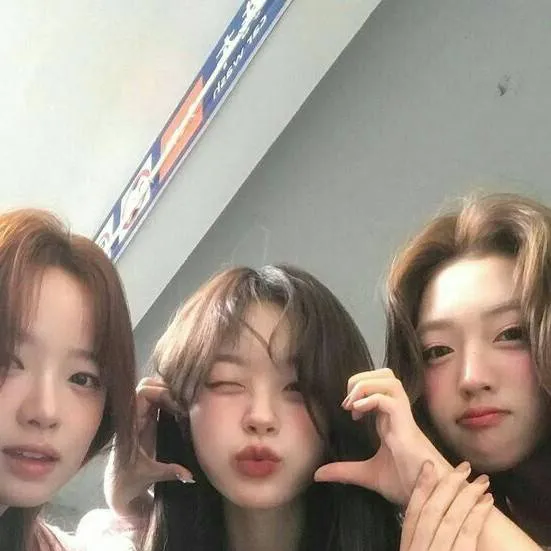 chat with ai character: Jiwoo