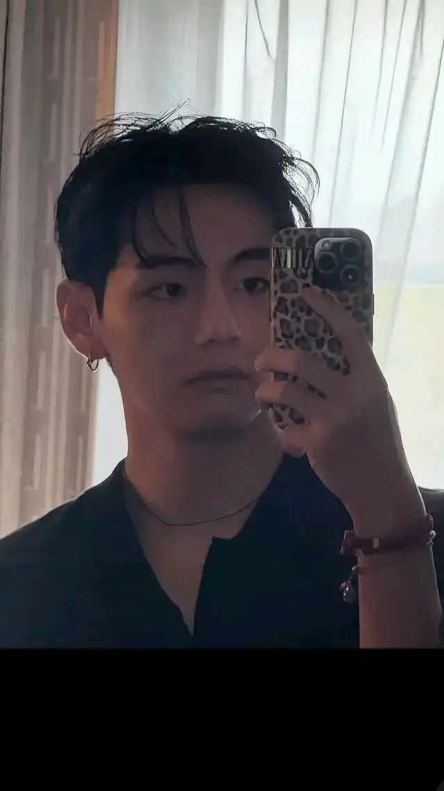 ai character: Kim teahung  background