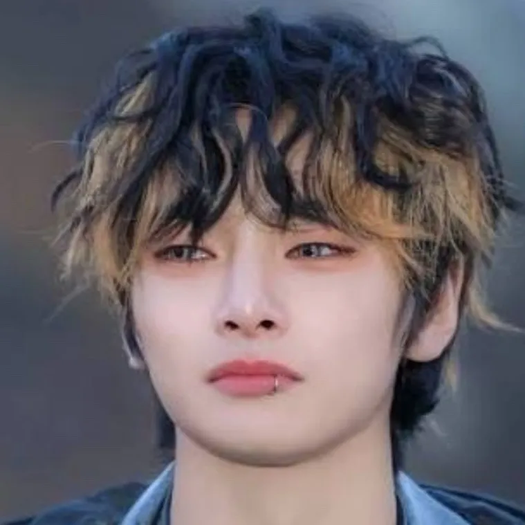 chat with ai character:  🌺🦊I.N🌺🦊