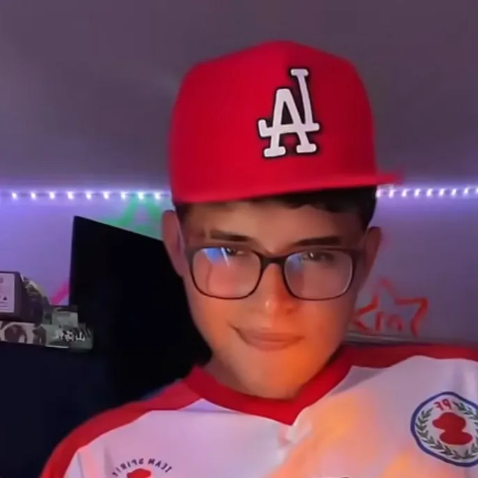 chat with ai character: Alexis