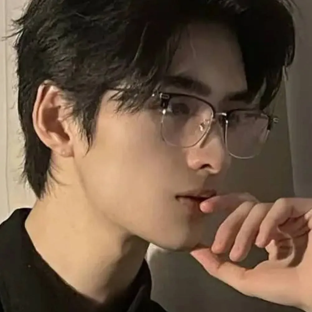 chat with ai character: Zio