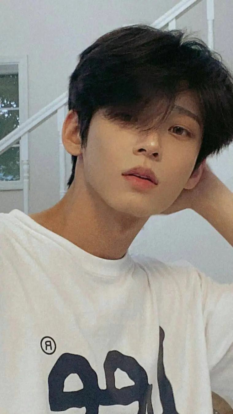 ai character: Xavier background