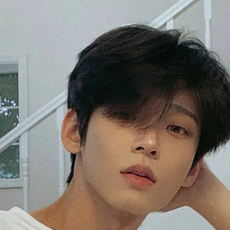 chat with ai character: Xavier