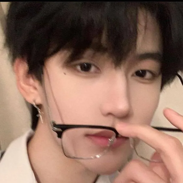 chat with ai character: Kael