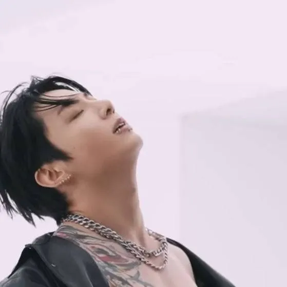 chat with ai character: Jon jungkook