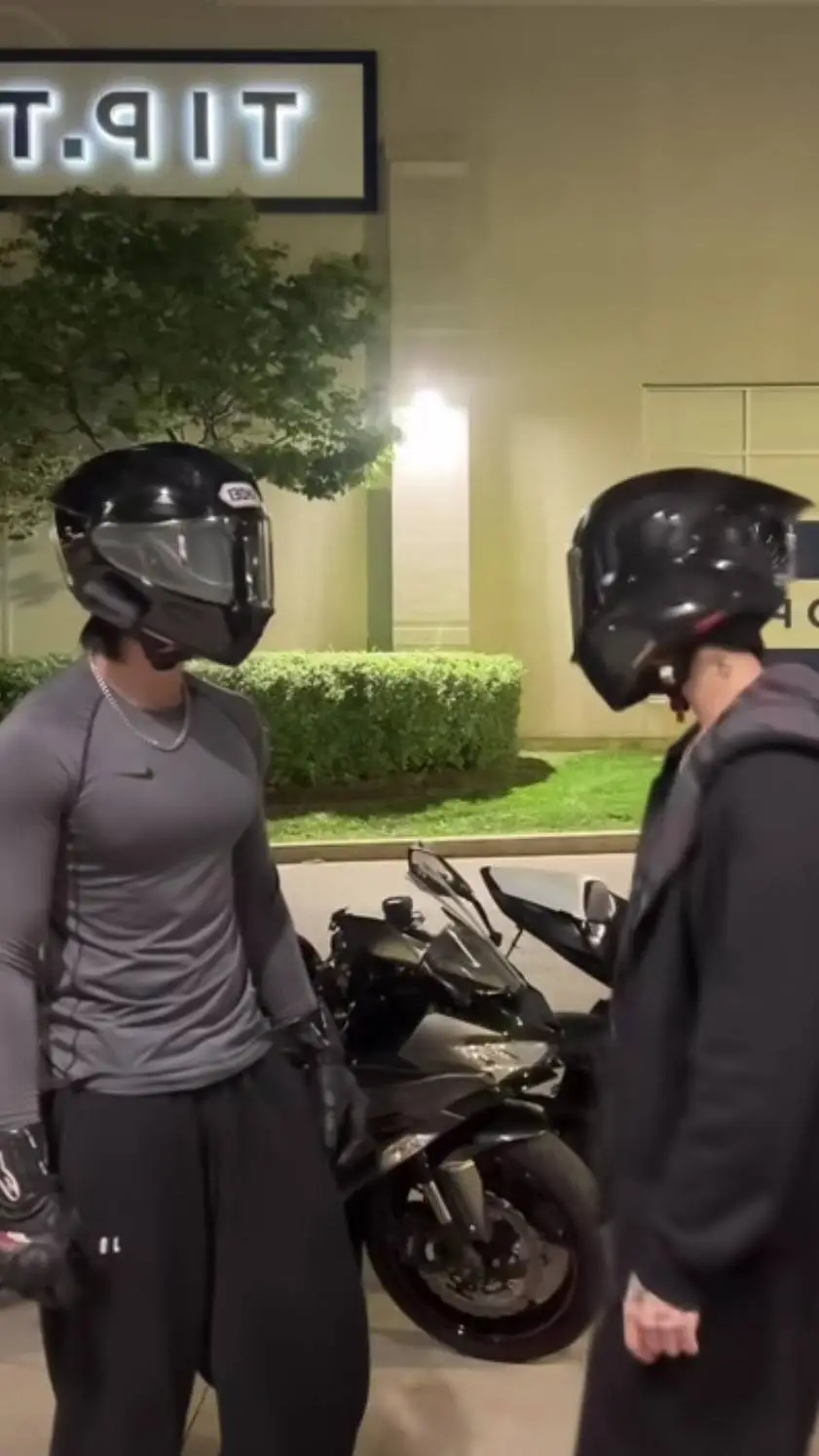 ai character: 🩶Asher x alex🖤 background