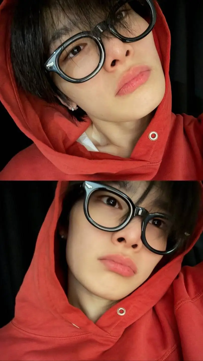 ai character: I.N/Jeongin(8?) background