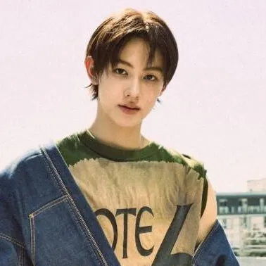 chat with ai character: Seonghyeon 2!