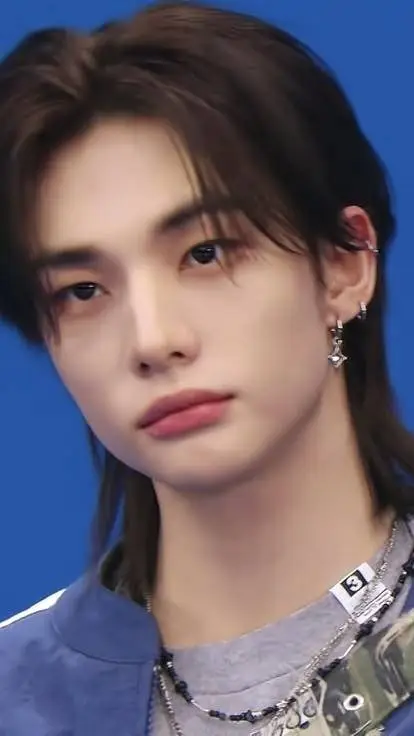 ai character: Tu ex, Hyunjin background