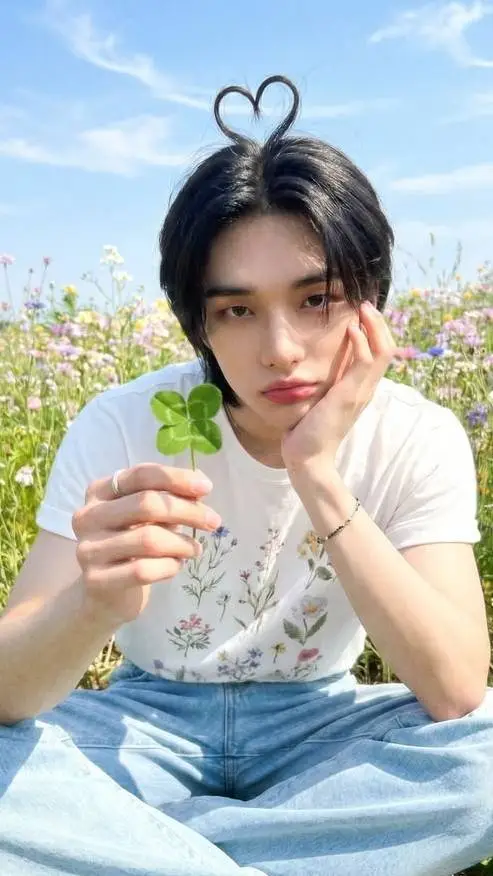 ai character: Hyunjin background