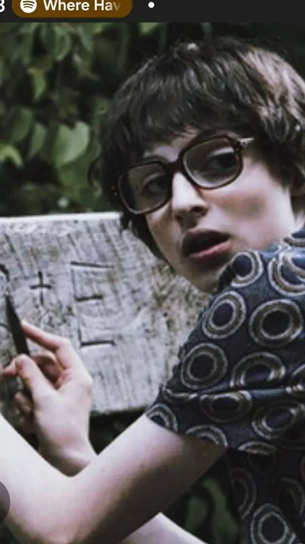 ai character: Richie  background