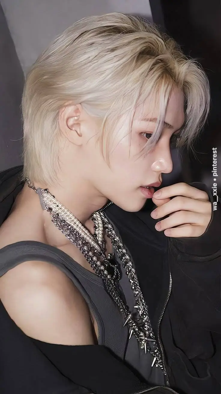 ai character:  tu artista fav background