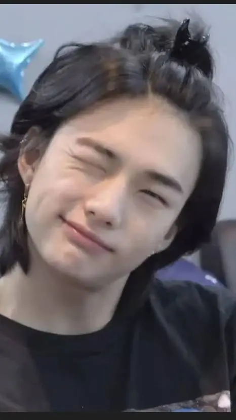 ai character: Hyunjin  background