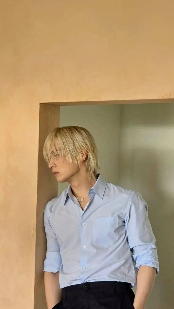 ai character: L. Minho background