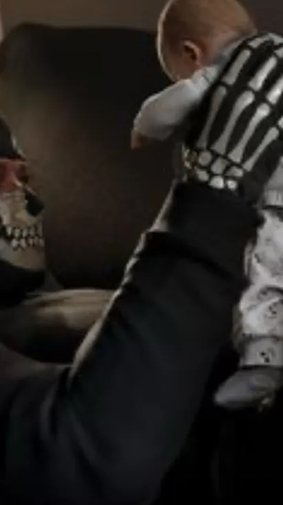 ai character: 🩵🎧🤍ghost🩵🤍 background