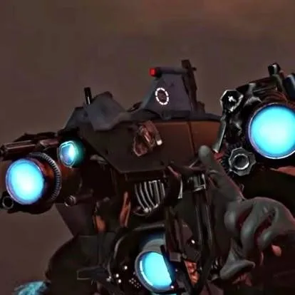 chat with ai character: Titan cameraman