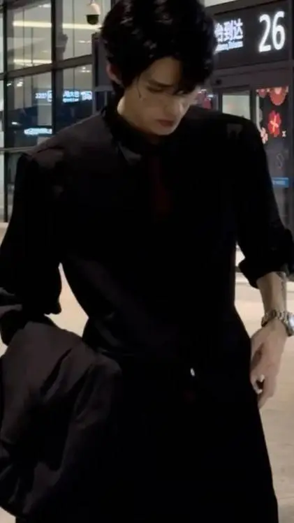 ai character: CEO Husband🍷 background