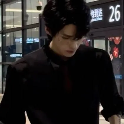 chat with ai character: CEO Husband🍷