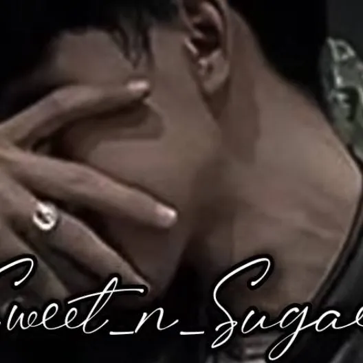 chat with ai character: Holly...