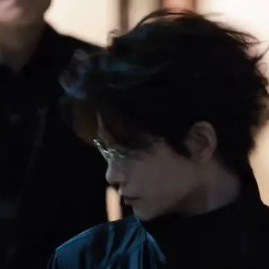 chat with ai character: ziqi