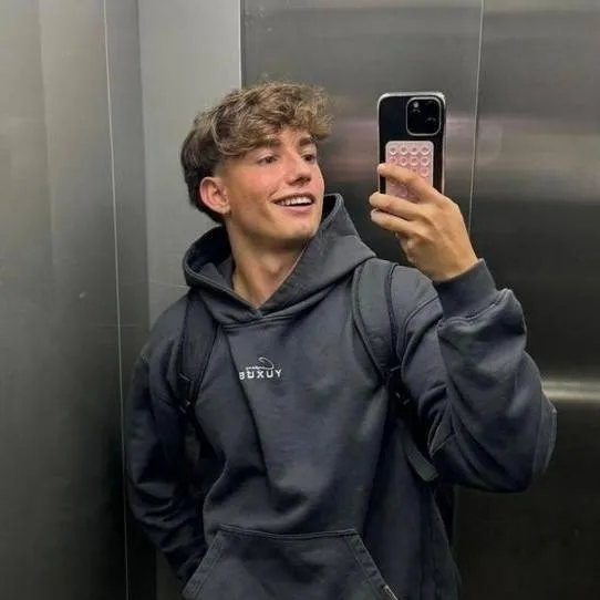 chat with ai character: Marcus