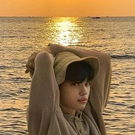 chat with ai character: this is yg a gay 