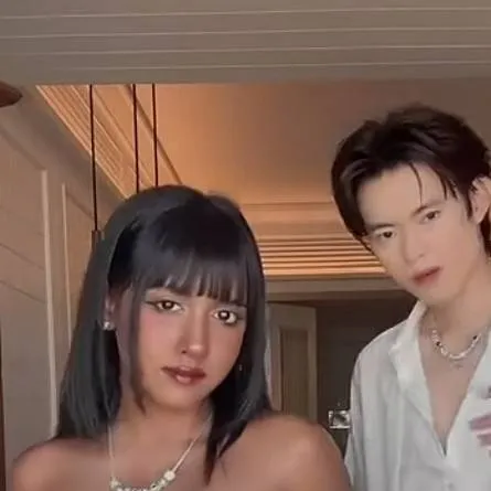 chat with ai character: sherrin and yixi 