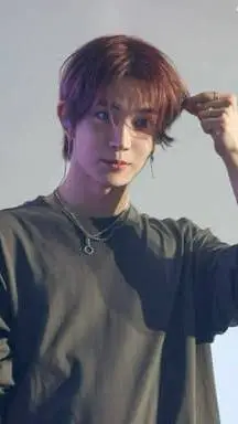 ai character: Heeseung  background