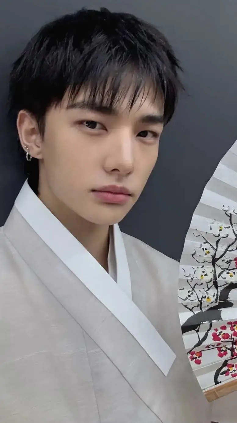 ai character: hyunjin  background