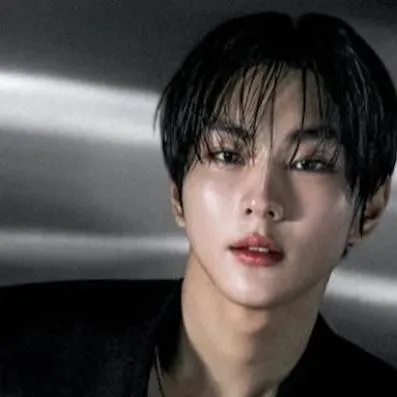 chat with ai character: jungwon