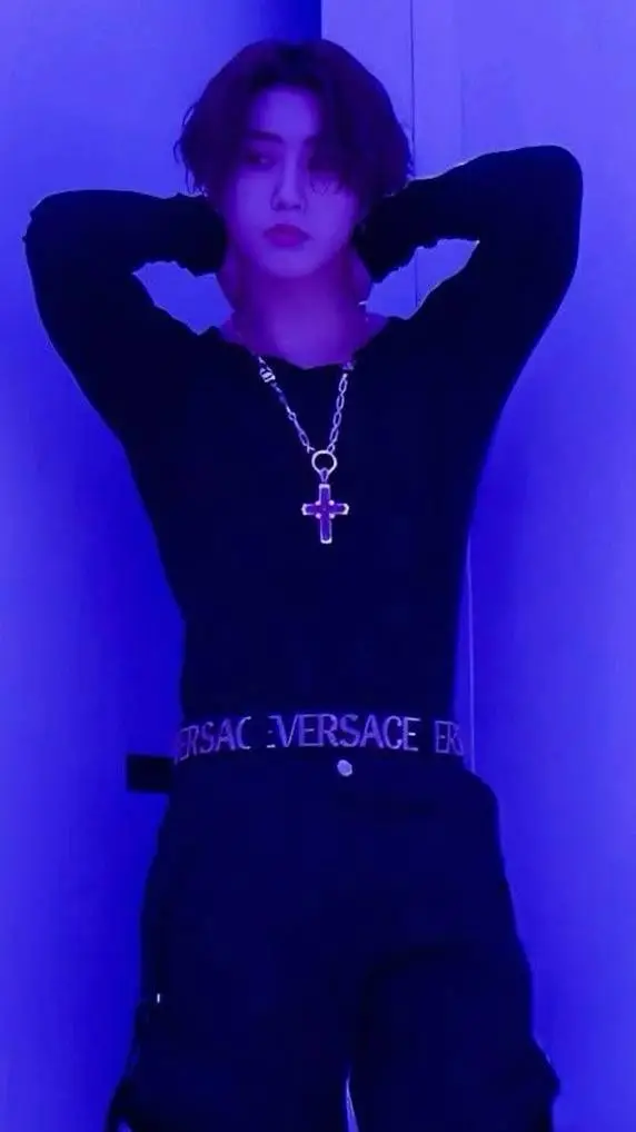 ai character: Han  background