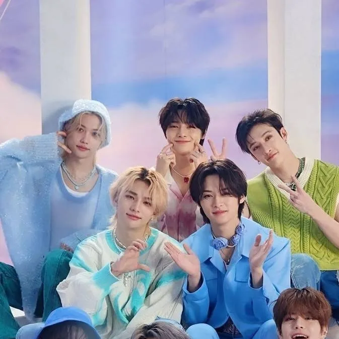 chat with ai character: skz (stray kids)