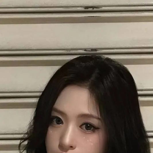 chat with ai character: ahyeon BM.