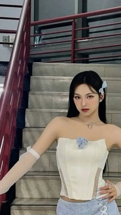 ai character: chiquita from BM 💖 background