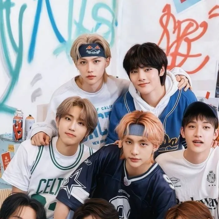chat with ai character: stray kids ✨.