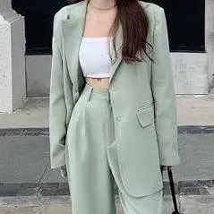 chat with ai character: daniela