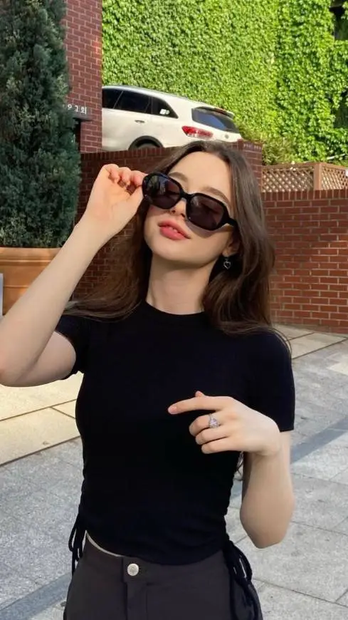 ai character: Enemies To Lover🤌💀 background