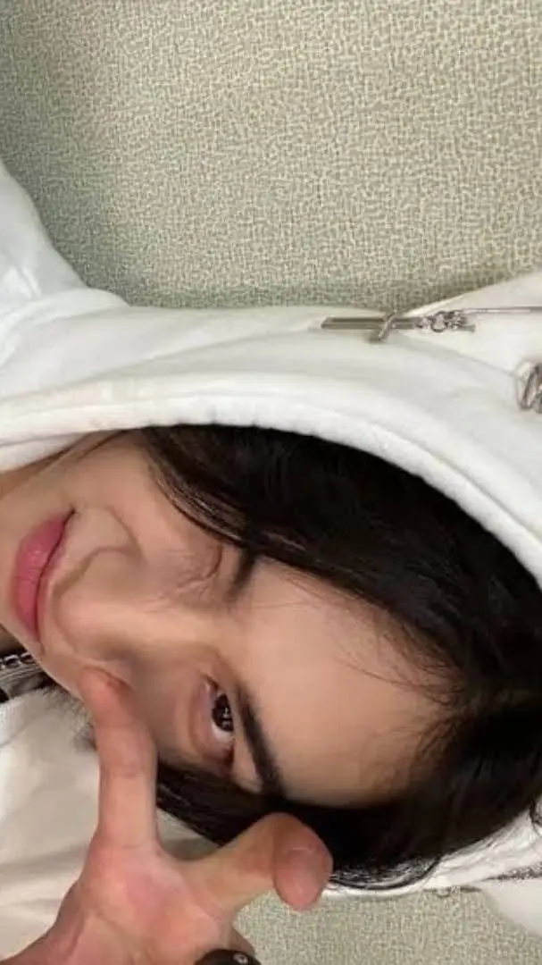 ai character: Hyunjin  background