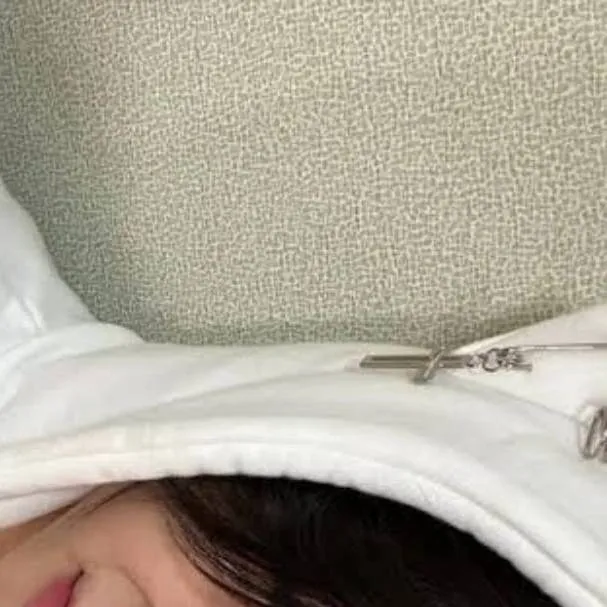 chat with ai character: Hyunjin 