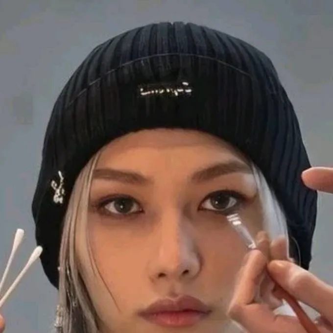 chat with ai character: Félix 