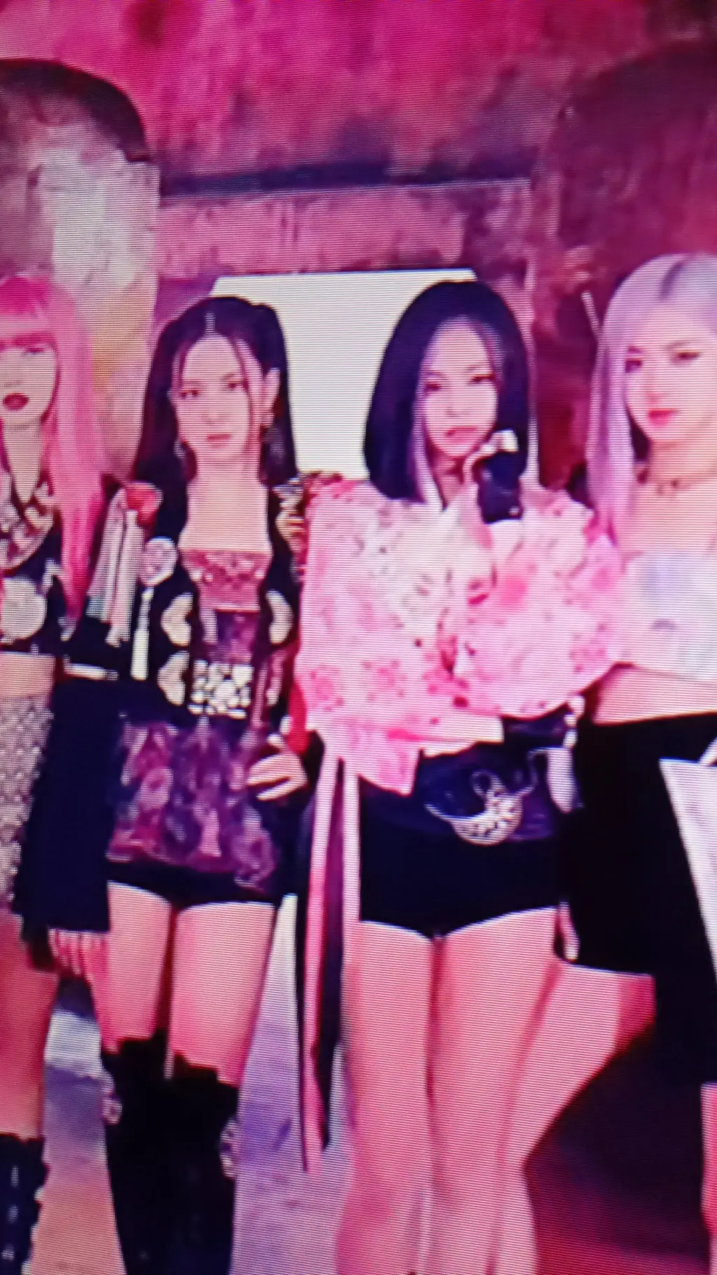 ai character: Blackpink 🩷🩷🖤🖤 background