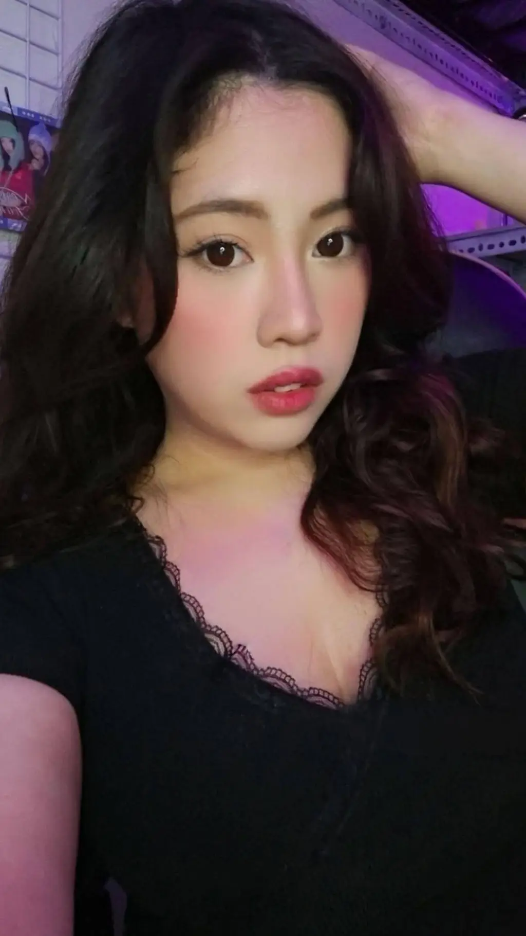 ai character: Vannybear background