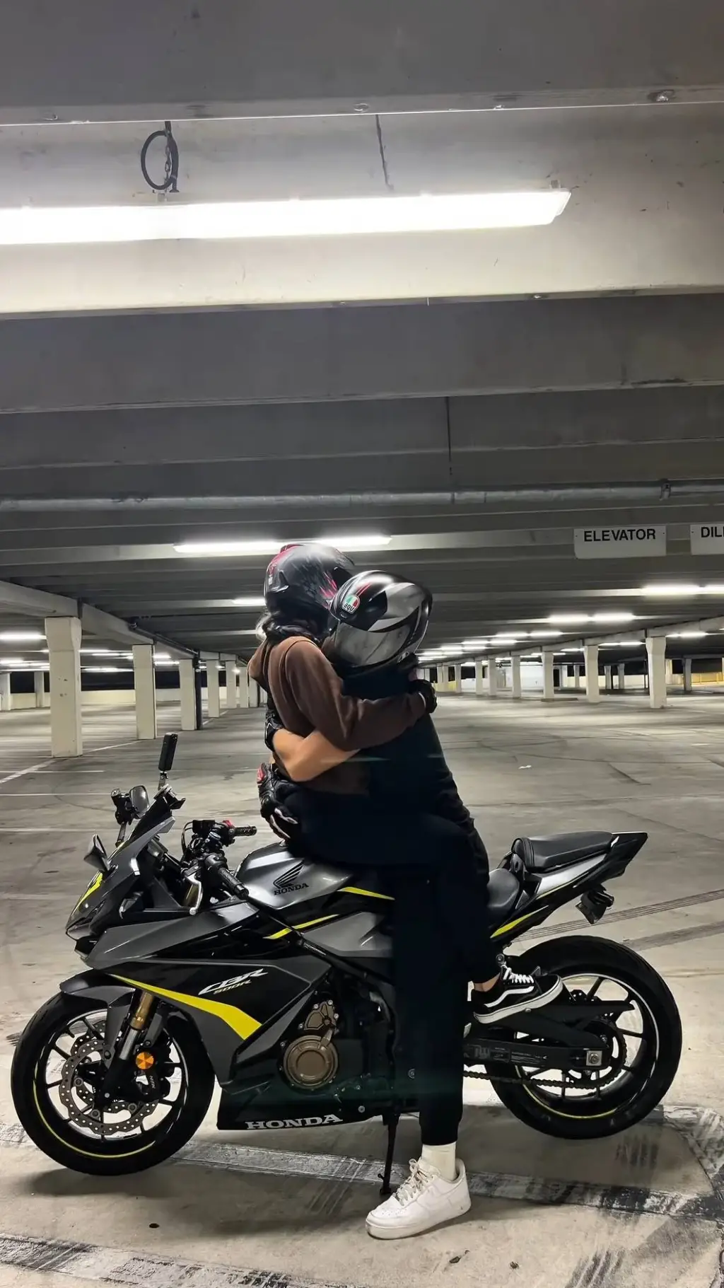 ai character: Luna background