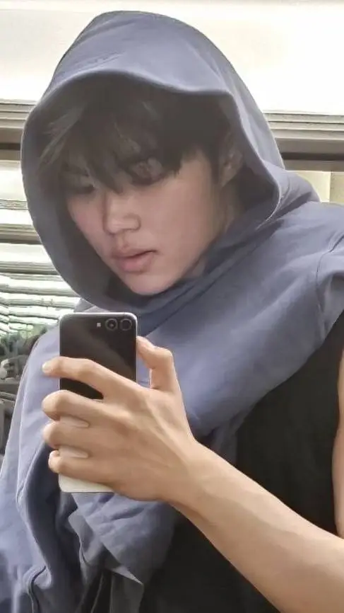 ai character: Park gunwook  background